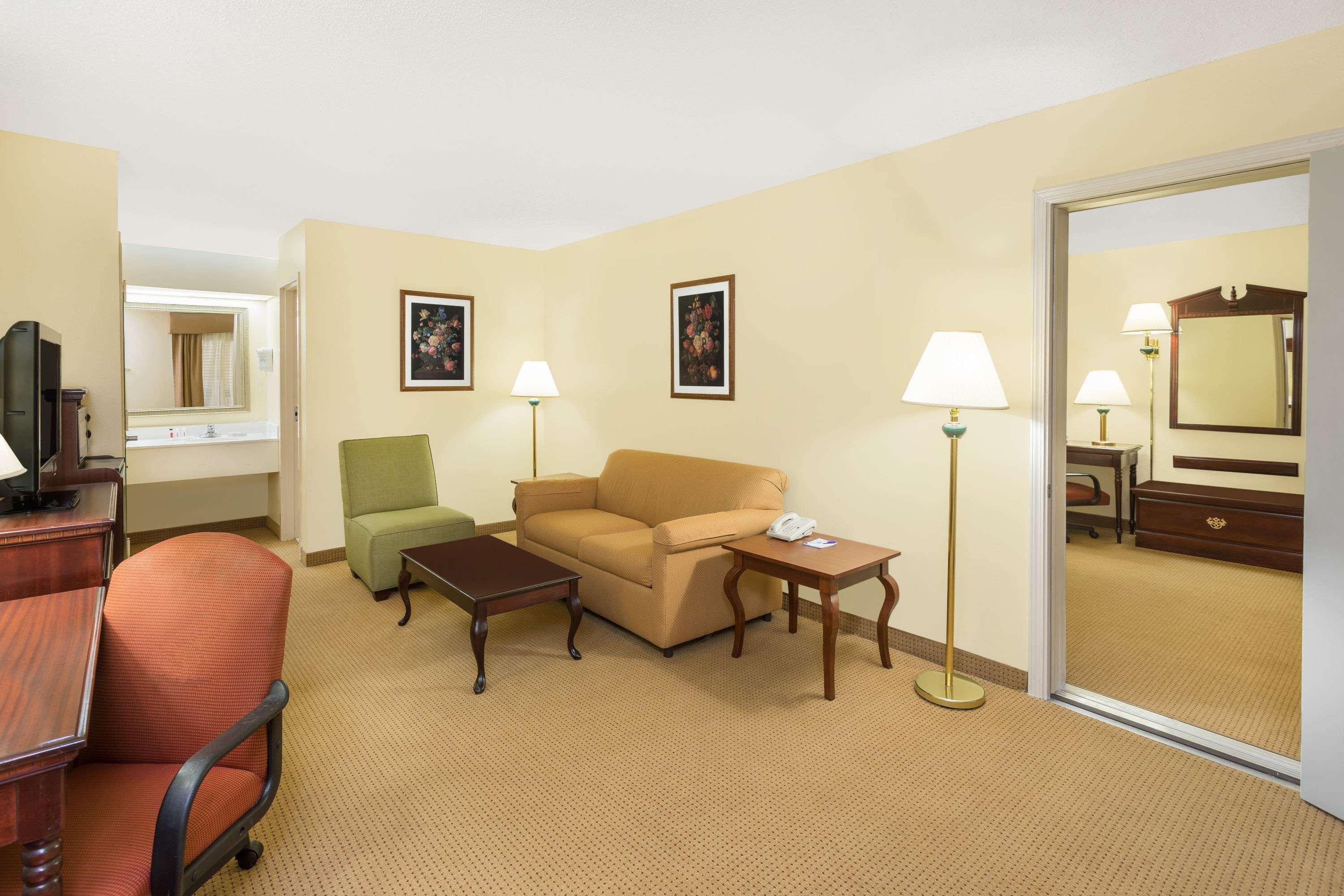 Hotel Baymont By Wyndham Griffin Exterior foto